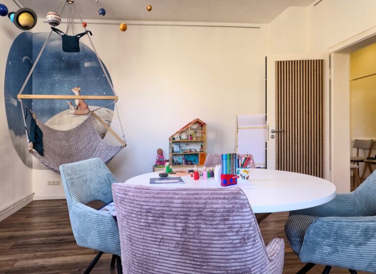 Kinderzimmer 1 links 768x559